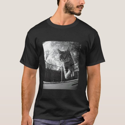 Grappige kat die op trampoline springt achtertuind t-shirt (Voorkant)