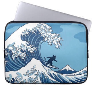 Grappige kat die surft op de Grote Golf van Kanaga Laptop Sleeve