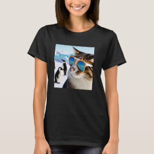 Grappige kat draagt zonnebril met pinguïns in Anta T-shirt