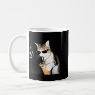 Grappige kat drinkt ijskoude koffie humor meme kit koffiemok