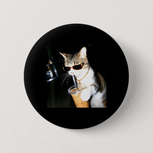 Grappige kat drinkt ijskoude koffie humor meme kit ronde button 5,7 cm