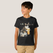 Grappige kat drinkt ijskoude koffie t-shirt (Voorkant volledig)