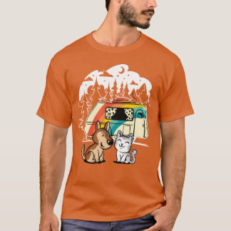 Grappige kat en hond kamperen met vrienden caravan t-shirt
