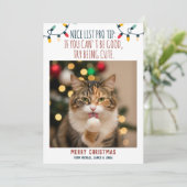 Grappige kat kerstfoto met aangepaste namen feestdagenkaart (Staand voorkant)