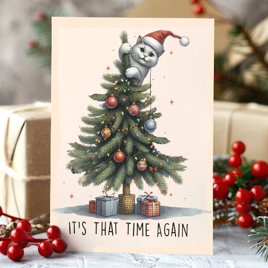 Grappige kat klimt kerstboom feestdagen kaart