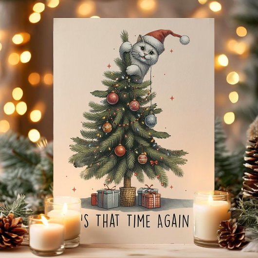 Grappige kat klimt kerstboom feestdagen kaart