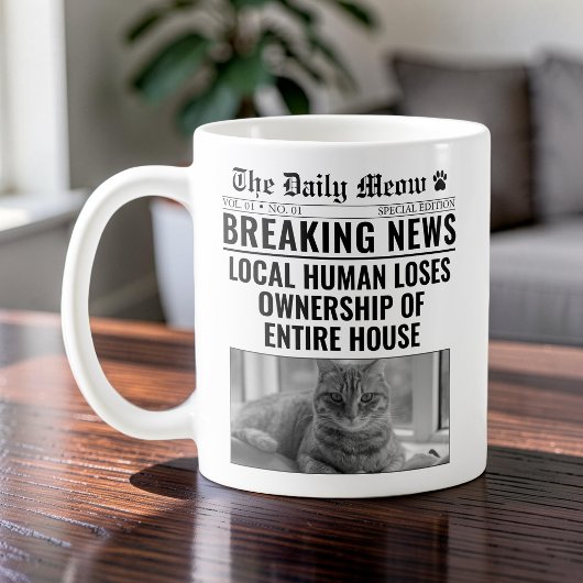 Grappige kat krant Breaking News Foto Koffiemok