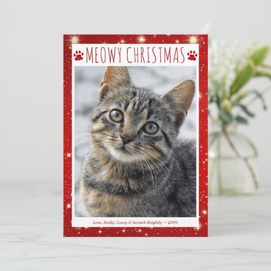 Grappige kat MEOWY KERSTMIS Foto Rode Pawprints Feestdagenkaart (Staand voorkant)
