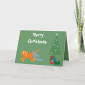 Grappige kat met klatergoud op staart groene kerst feestdagen kaart (Voorkant)
