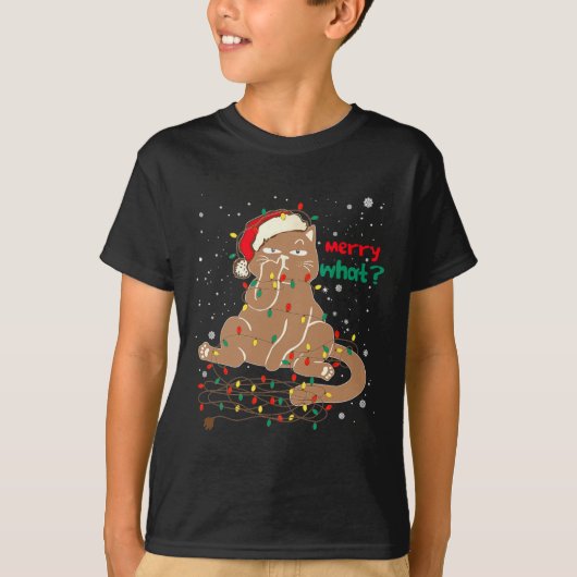 Grappige kat verstrikt in kerstboomlichten hier t-shirt (Voorkant)