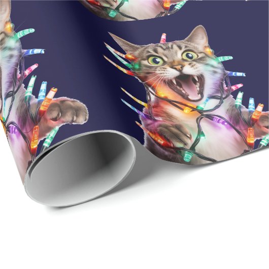 Grappige Kat Verward In Kerstmis Lichten Cadeaupapier (Rol Hoek)