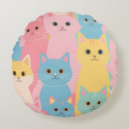 grappige katten rond kussen
