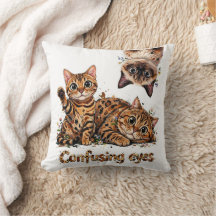 Grappige katten trio in bloemkussens kittenKat