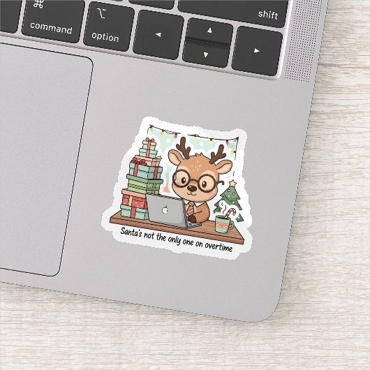 Grappige Kerst Rendier Werkt Overuren Sticker (Detail)