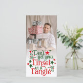 Grappige Kerst Rode Groene Tinsel Foto Feestdagenkaart (Staand voorkant)