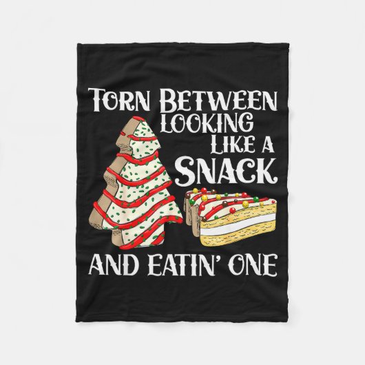 Grappige Kerstboom Cake Verscheurd Tussen Er Leuk  Fleece Deken (Voorkant)