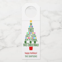 Grappige kerstboom wordt aangestoken | Wijn