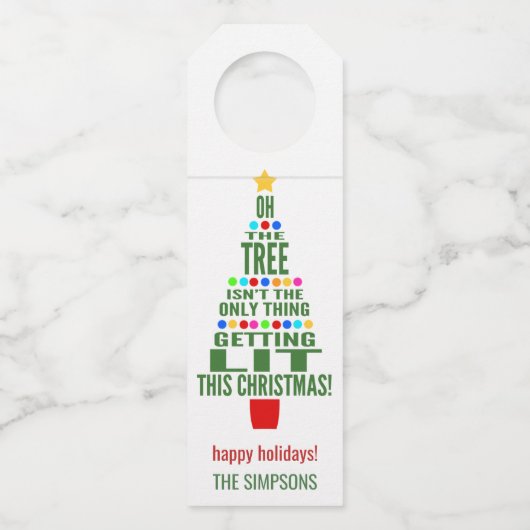 Grappige kerstboom wordt aangestoken | Wijn Flessenhanger (Voorkant)