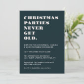 Grappige kerstfeestjes worden nooit oud groen wit kaart (Staand voorkant)