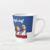 Grappige Kerstlied zingende honden Kerstmis Pug Po Latte Mok (Rechts)