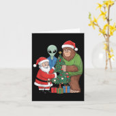 Grappige Kerstman Bigfoot Alien versiert Kerstboom Kaart (Gele Bloem)