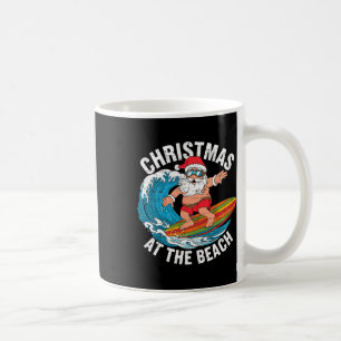 Grappige Kerstman surft Kerstmis in juli Kerstmis Koffiemok