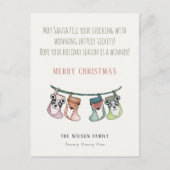 Grappige Kerstman Vult Kousen Met Loterij Kerst Feestdagenkaart (Voorkant)