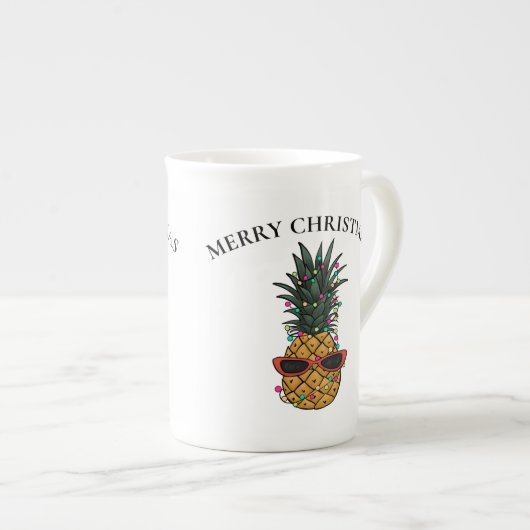Grappige Kerstmis Ananas met String Lights Porselein Kop (Voorkant rechts)