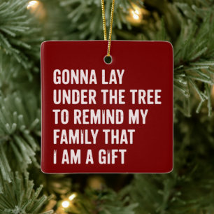 Grappige Kerstmis Lig Onder De Boom Kerstcadeaus Keramisch Ornament