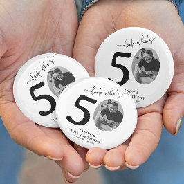 Grappige 'Kijk eens wie 50 is' Stijlvolle 50e verj Ronde Button 6,0 Cm