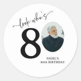 Grappige 'Kijk wie 80 is' Stijlvolle 80e verjaarda Ronde Sticker