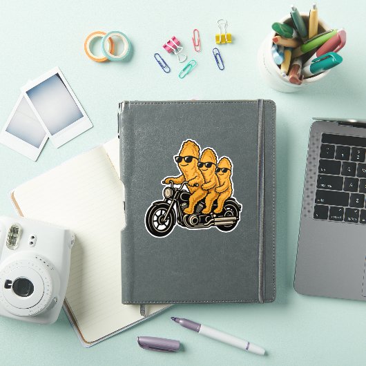 Grappige kipnuggets die op een motor rijden sticker (iPad Cover)