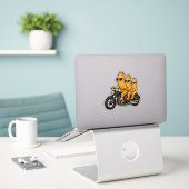Grappige kipnuggets die op een motor rijden sticker (Laptop op bureau)