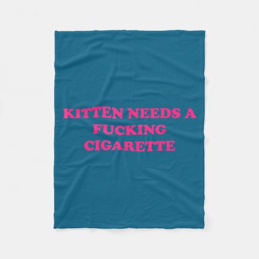 Grappige Kitten Heeft Sigaret Nodig Kat Grap Fleece Deken (Voorkant)