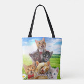 Grappige kittens in het groene veld. tote bag (Achterkant)