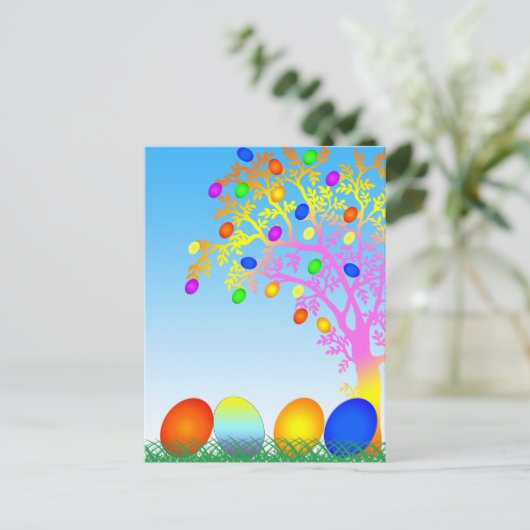 Grappige kleurrijke eieren met gras Happy Pasen Feestdagenkaart (Staand voorkant)