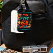 Grappige kleurrijke kerel Be Kind Happy Smile Bagagelabel