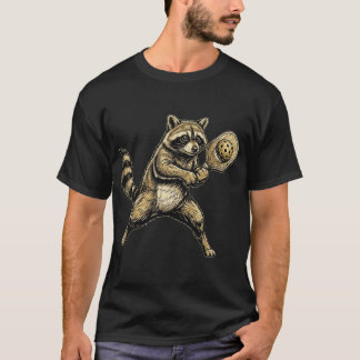 Grappige knuffelige wasbeer speelt pickleball vint t-shirt