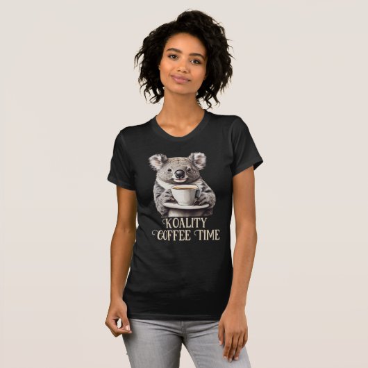 Grappige Koala Drink koffie bewerkbare tekst T-shirt (Voorkant volledig)