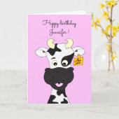 Grappige koe cartoon roze aangepaste verjaardagska kaart (Gele Bloem)
