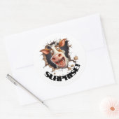 Grappige koe die je gasten verrast ronde sticker (Envelop)