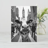 Grappige Koe Selfie op een drukke straat Kaart (Staand voorkant)