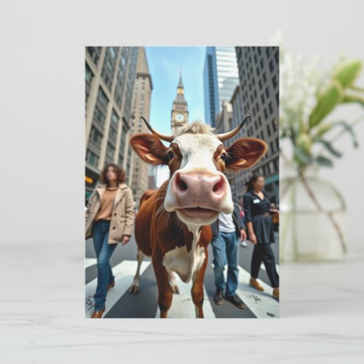 Grappige Koe Selfie op een drukke straat Kaart (Staand voorkant)