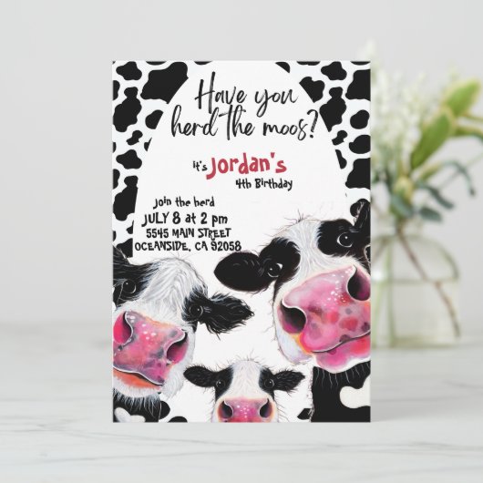 Grappige koe zwart-wit Verjaardagsuitnodiging Kaart (Staand voorkant)