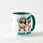 Grappige koele bonen dragen Petten en Sneakers Mok (Voorkant rechts)