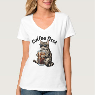 Grappige koffie eerst tabby kat zonnebril t-shirt