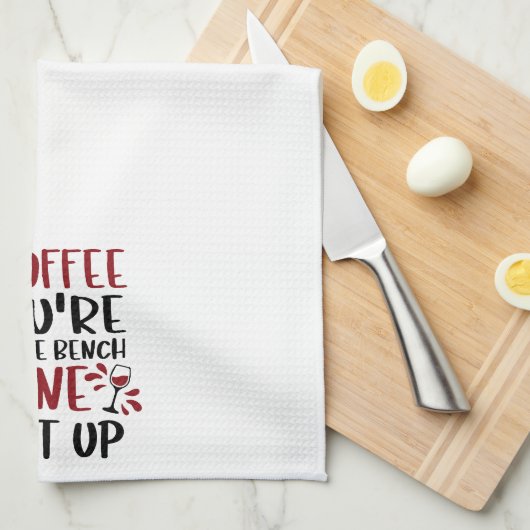 Grappige koffie Je bent op de bank wijn pak omhoog Theedoek (Quarter Fold)