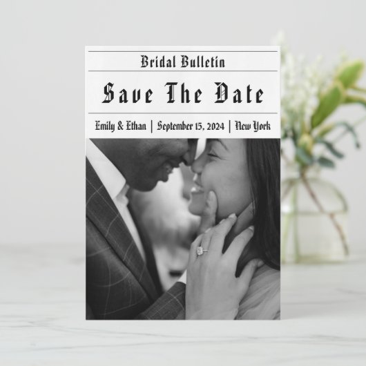 Grappige krant Bewaar de datums uitnodiging (Staand voorkant)