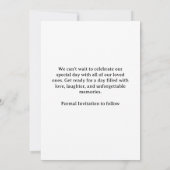 Grappige krant Bewaar de datums uitnodiging (Achterkant)