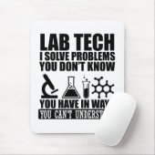 Grappige lab tech citeert humor van laboratoriumte muismat (Met muis)